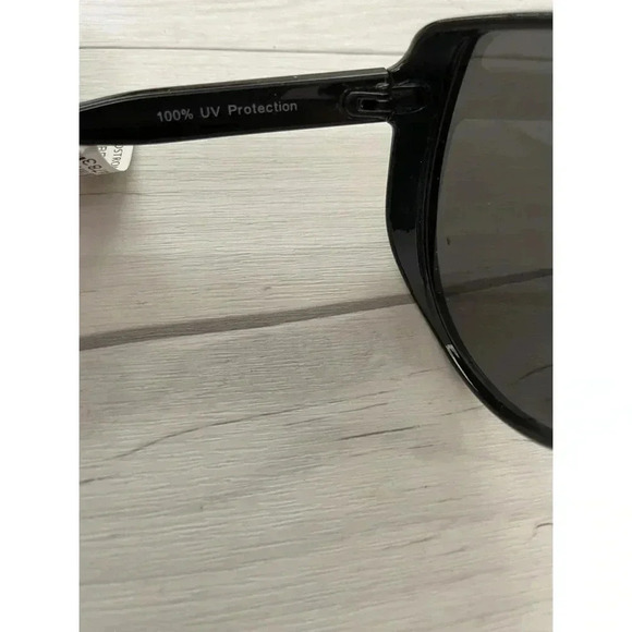 Bundle of 2 Sunglasses - Picture 7 of 8